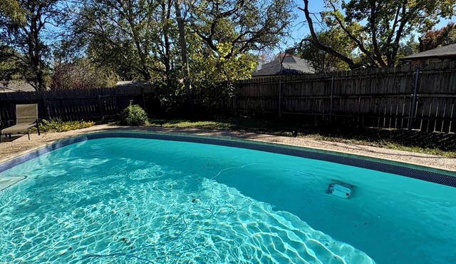 Full House, Fire Place, BBQ, Private Pool and Backayrd in a Prime Location