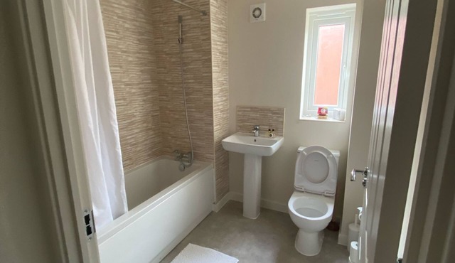 Full house- Free Parking, Wifi, and appliances to make your stay comfortable.