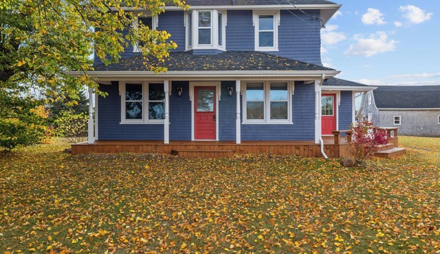 Full house in Oyster Bed, PEI. 10 minutes from golf courses and the beaches!