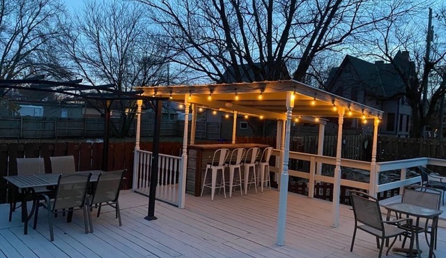 Full house in PdC w/large deck - only blocks from downtown & the Mississippi!