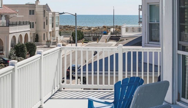 Full House Listing · ★Large Beach Home★Ocean Views from Balcony★Parking