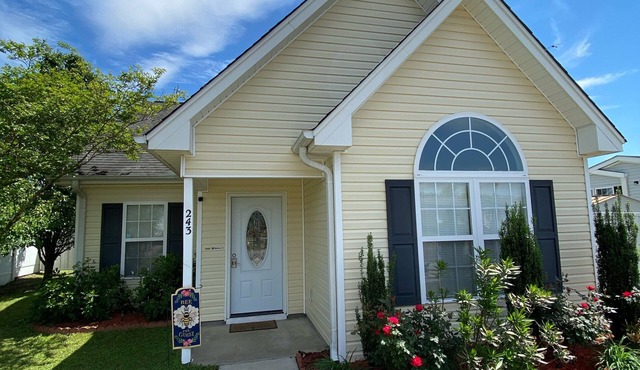 Full House with 2-Master Bed/Bathrooms - 4-Bedrooms 3-Bathrooms