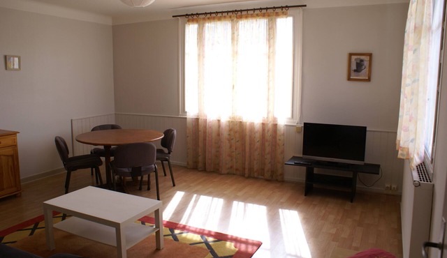 Full housing on the 1st floor of a detached house