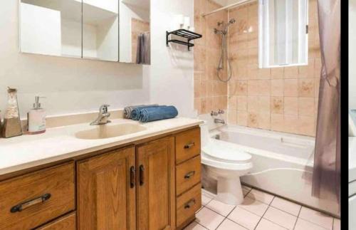 FULL KITCHEN 14min from DTOWN Room B