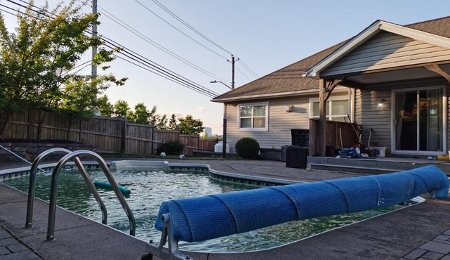 Full Kitchen AC Share Bathroom #2