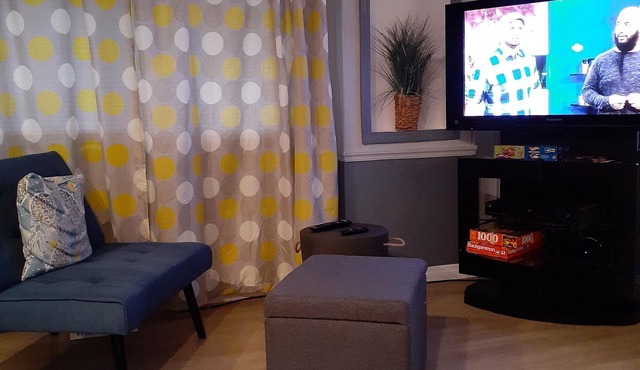 Full kitchen. Lots of parking. Free laundry, Wifi and Roku.