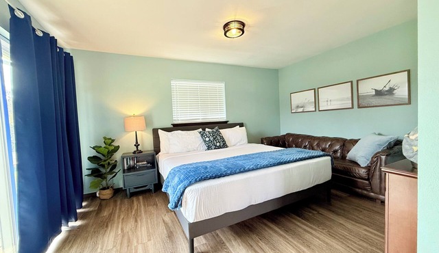 Full-kitchen Studio | Pet-Friendly | Fireplace