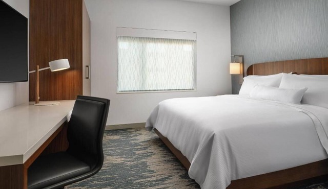 Full Kitchen Suites - Family-Friendly Rentals, steps to Disneyland