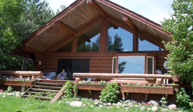 Full Log Family Lodge - private dock/beach & fire pit