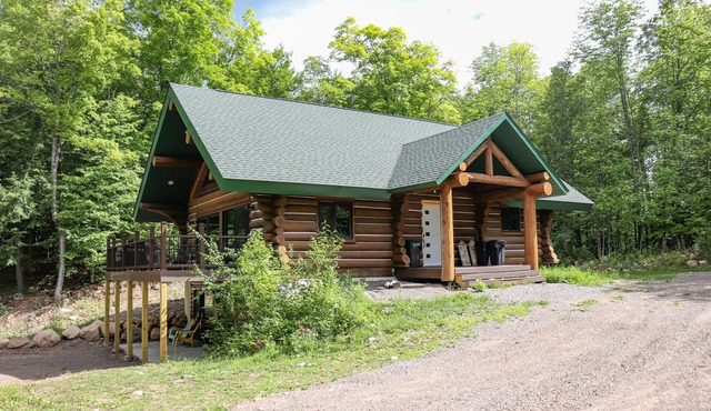 Full Log House Near Golf Course & UTV/Snowmobile Trails