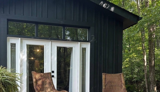 Full Moon Hollow. Open plan studio cabin in tranquil Renick as a perfect getaway