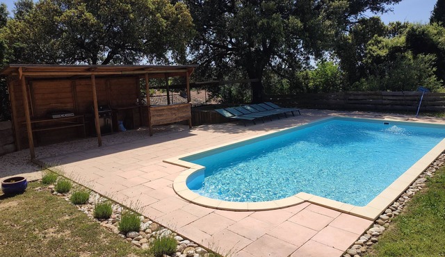 Full nature, private pool, between AVIGNON and UZES, Mas authentic Provence
