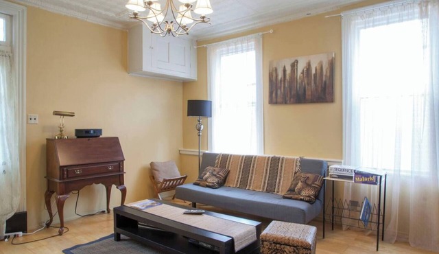 Full of Light Furnished Apartment Close to Downtown