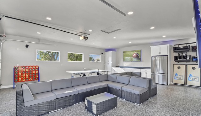 FULL Remodel, loaded Entertainment Garage! Steps to Lambeau, Titletown, Resch!
