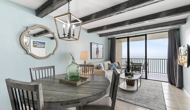 Full Reno: Pristine Cozy Beachfront Penthouse Condo: SW1702-best location