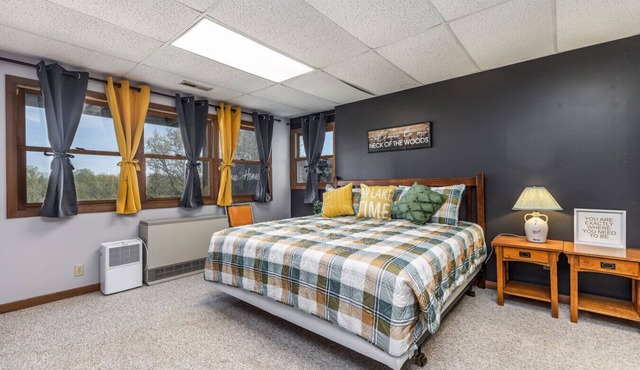 Full Retreat 2 Motel Style Rooms l 4 beds | Noon CheckIn