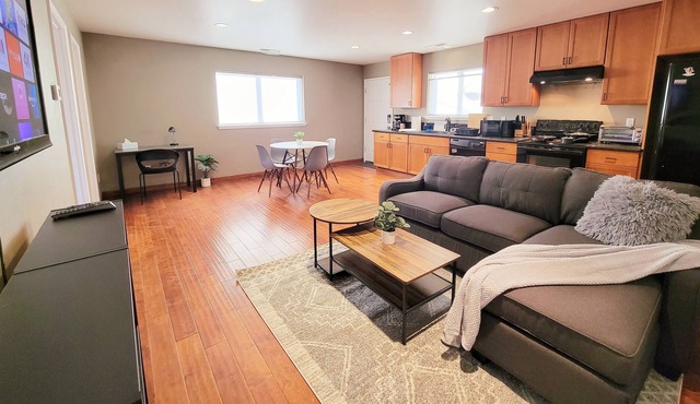 Full Size Kitchen, Soaking Tub, Washer Dryer, Parking