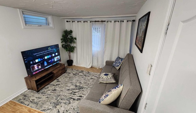 Full Studio in Hull with parking, wifi and kitchen, 5min from Ottawa parliament
