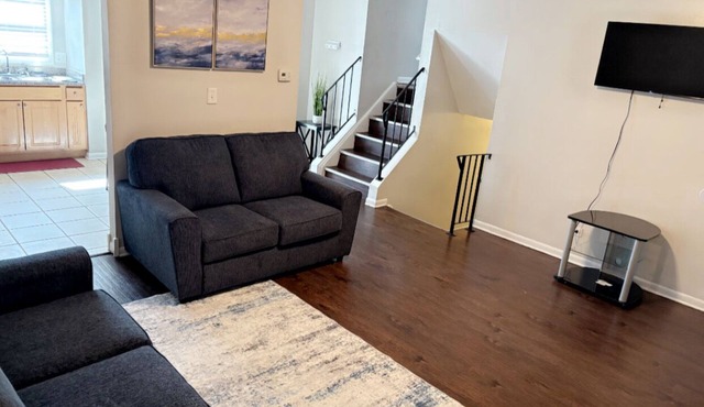 Full suburban home 30 mins from downtown Chicago!