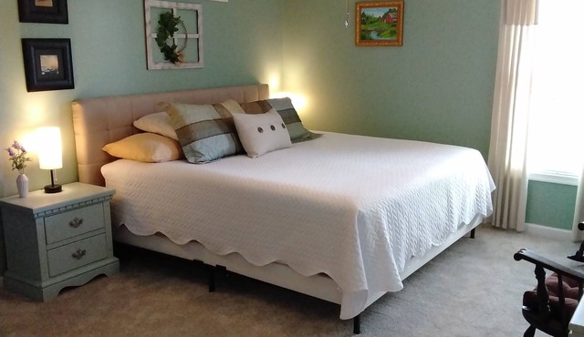 Full Terrace Apt. near Universities, Mountains, Lakes, D-Day Memorial, LU