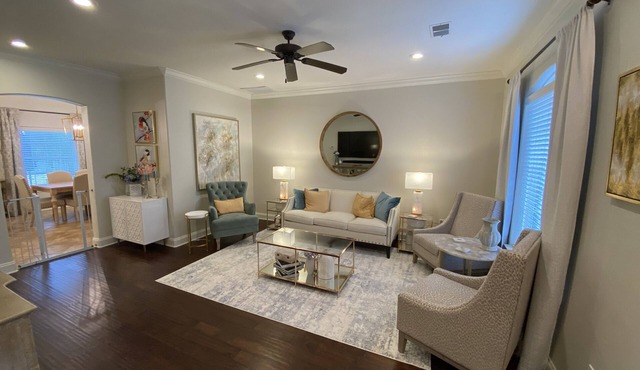 Full Townhouse Fleur de Lis condominiums 1 Mile To Stadiums