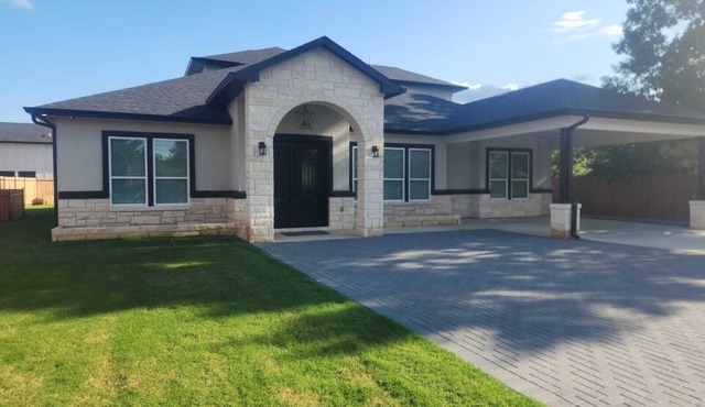 Full Two-Story House close to Downtown Austin, Texas