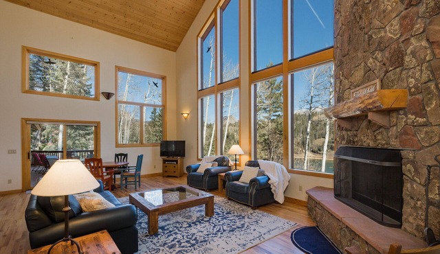 Fulled Remodeled Mtn Home on Columbine Lake - Hot Tub - 1 mile to Purg - AC