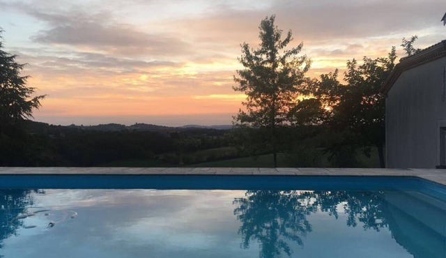 Fully air-conditioned 4-bedroom house, swimming pool, pool house with panoramic view