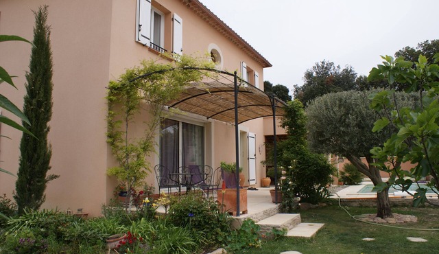Fully air-conditioned Provencal house for family vacations!