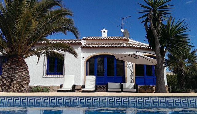 Fully Air Conditioned Villa With Heated Pool Set In Large Landscaped Gardens