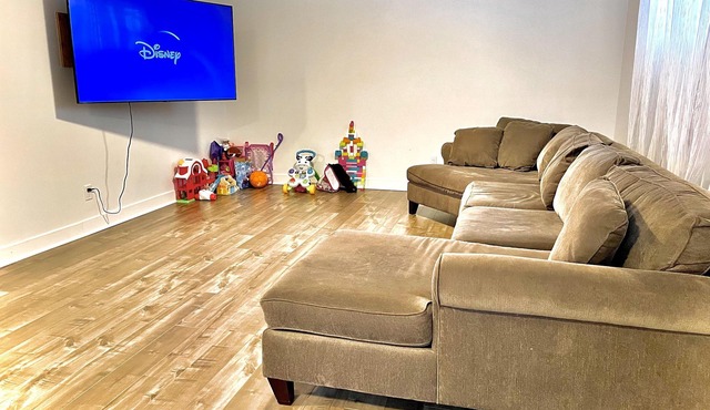 Fully Equipped Modern Cottage with Hot Tub in the Heart of the Laurentians