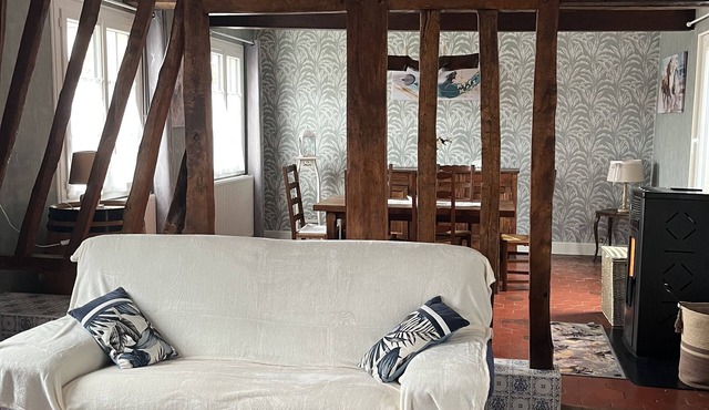 Fully enclosed country house 10 minutes from the beach, 5 minutes from the forest