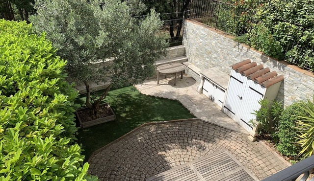 Fully-equipped furnished house in village center