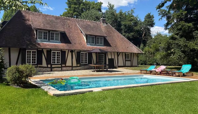 Fully equipped Normandy farmhouse with swimming pool