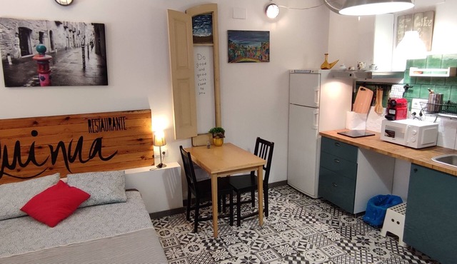 Fully equipped Studio, 15 min. from BCN downtown, 8 min. walk from the beach