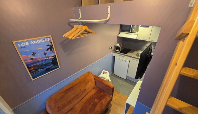 Fully equipped studio with bedroom near Paris