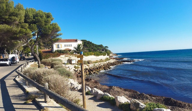 Fully equiped mobile home near the beach with shared pool and Air Conditioning