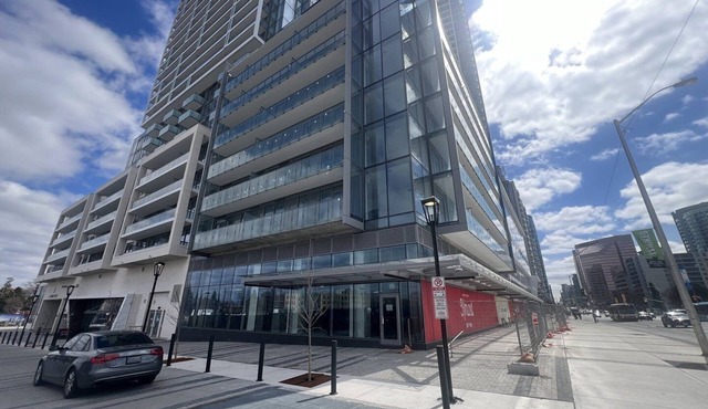 Fully equipped 1 bedroom+den steps to Finch Subway