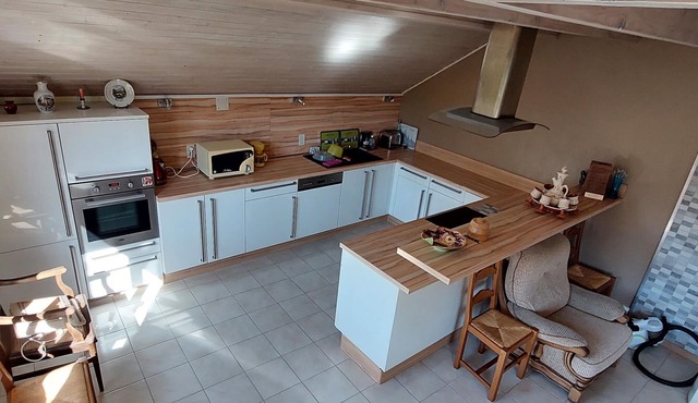 Fully equipped 120 m² apartment with garden in 30 hectares of private forest