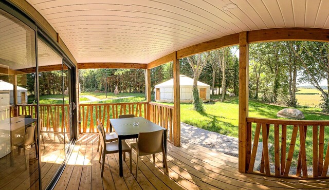 Fully-equipped 3-bedroom "Laprade" chalet near a large lake