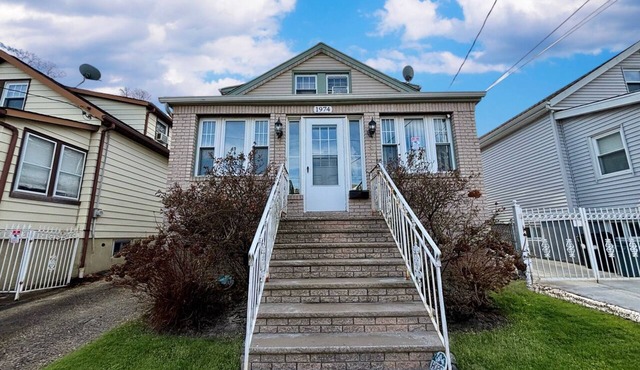 Fully Equipped 3 beds w/Parking Near NYC & Newark Airport