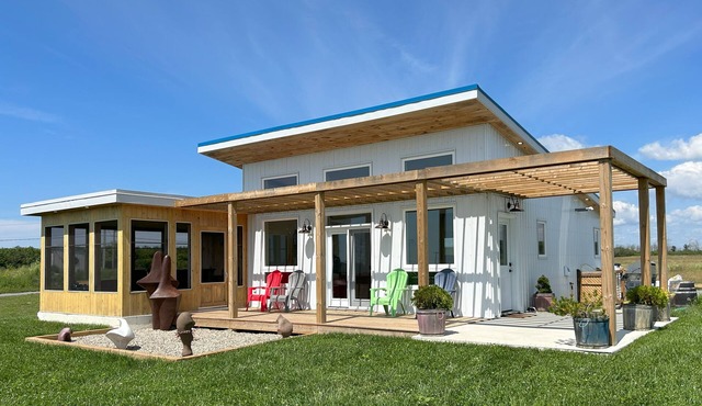 Fully-equipped, 4-seasons, 2 bedrooms in the vineyard at Harwood Estate Winery.