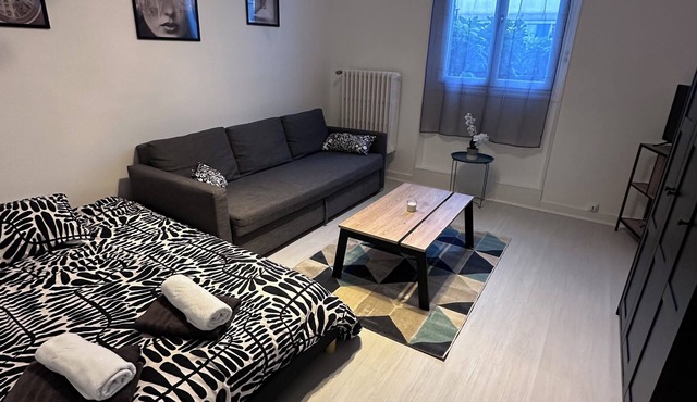 Fully-equipped 4-person apartment with shower in a very convenient location.