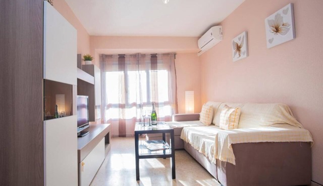Fully equipped apartment, very sunny and 1 km from the center of Alicante.