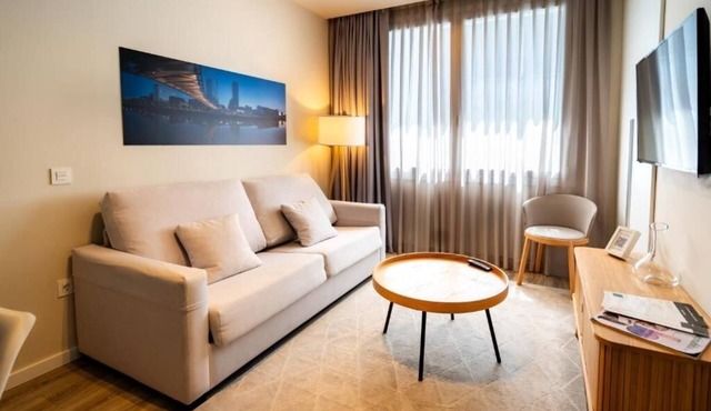 Fully Equipped Apartment w/Kitchen + Parking in Central Bilbao