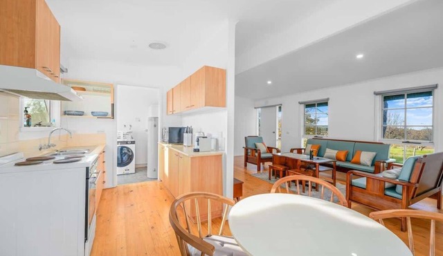 Fully Equipped Balnarring Cottage for 4 w pool