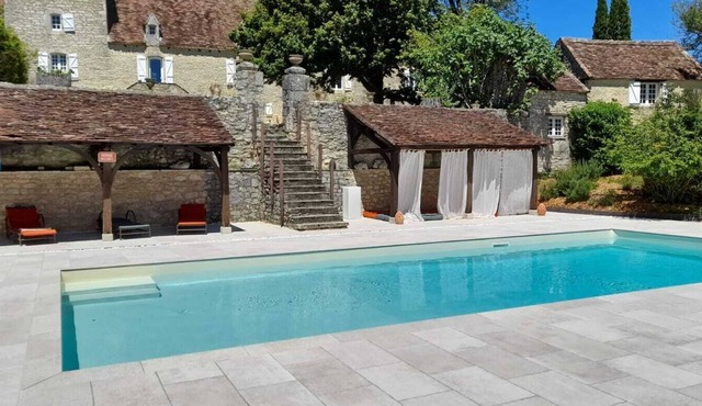 Fully equipped cottage 4 pers. calm, tourist sites Rocamadour, Lascaux, Sarlat.