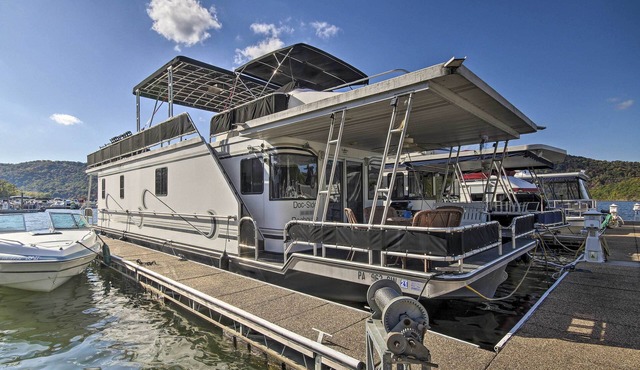 Fully Equipped Docked Houseboat at Log Pond Marina in Havre de Grace, MD.