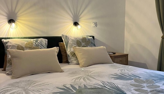 Fully Equipped Independent Apartment in the Heart of L'Ain, 2 steps from River!n