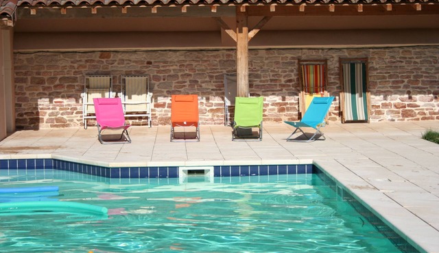 Fully equipped gîte, ideal for a family, with swimming pool